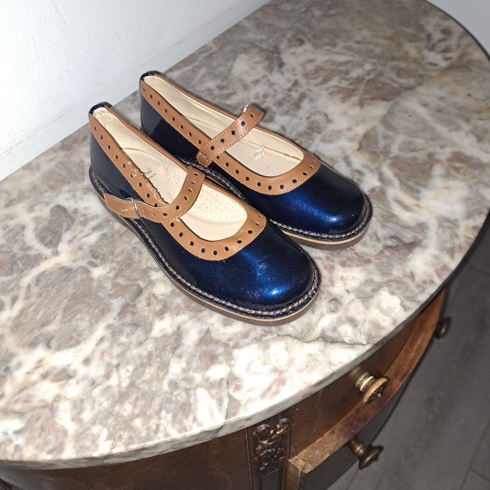 Luccini Kids Girls Blue and Tan Dress Shoes Size 34 (US 2.5) New Unboxed